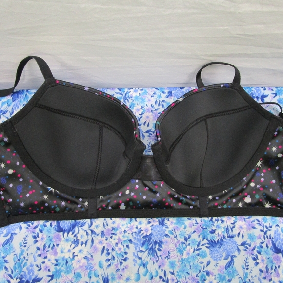 Victoria Secret Demi Bra - Picture 3 of 6